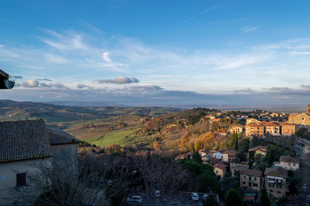 Апартаменты La Torre Del Conte,Free Wi-Fi, Amazing View Монтепульчано Экстерьер фото